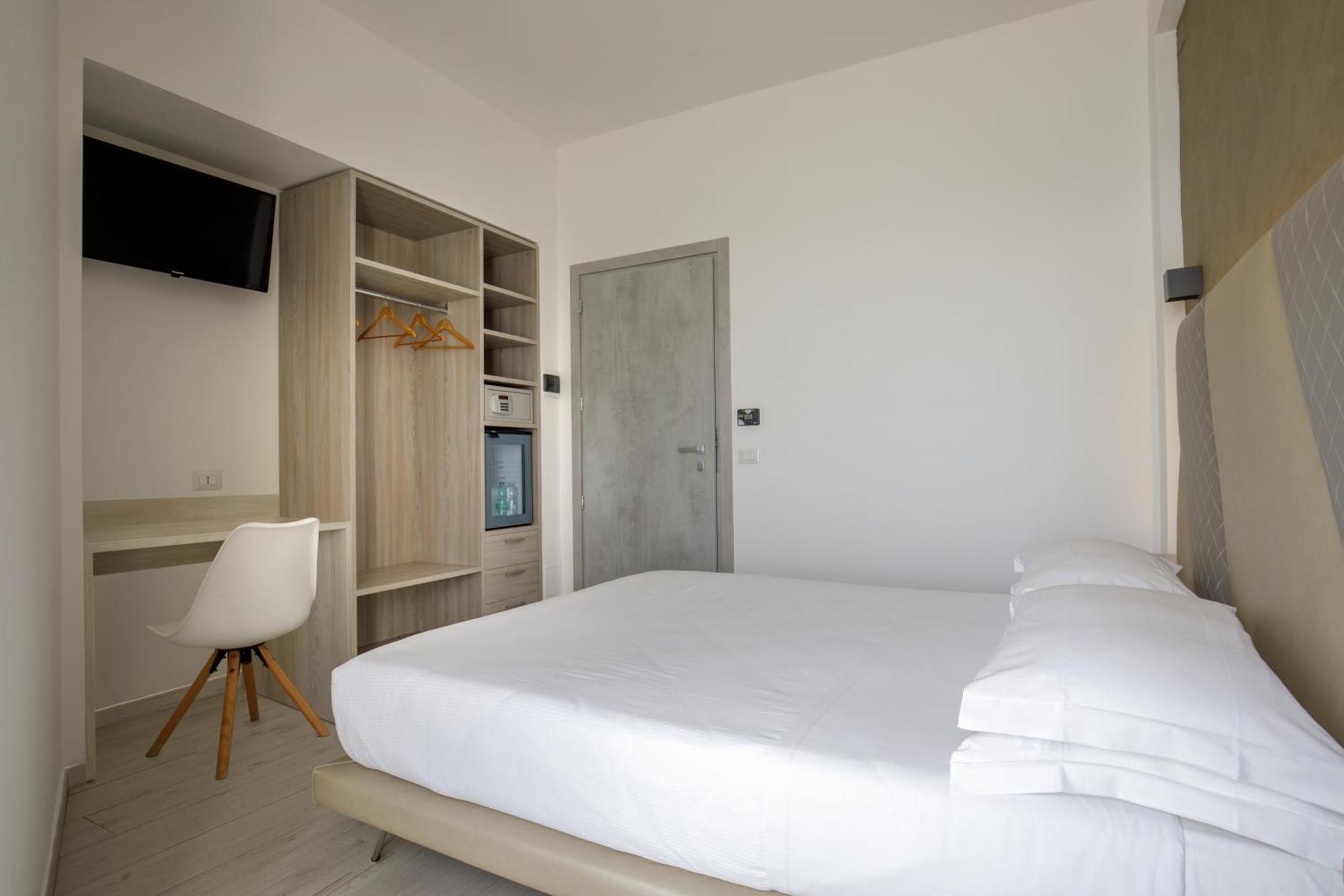 Hotel Tirreno Latina Exterior photo