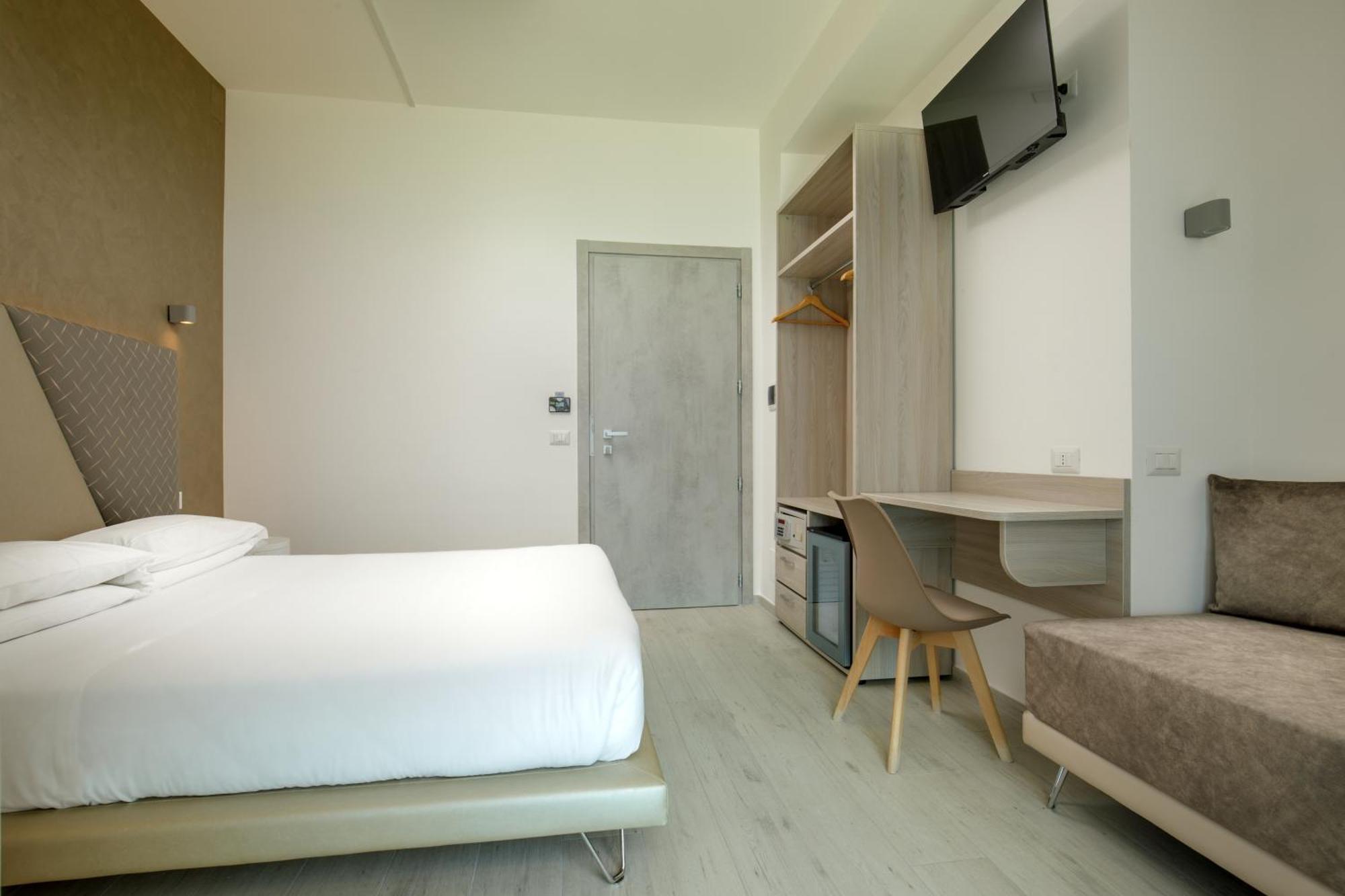 Hotel Tirreno Latina Exterior photo