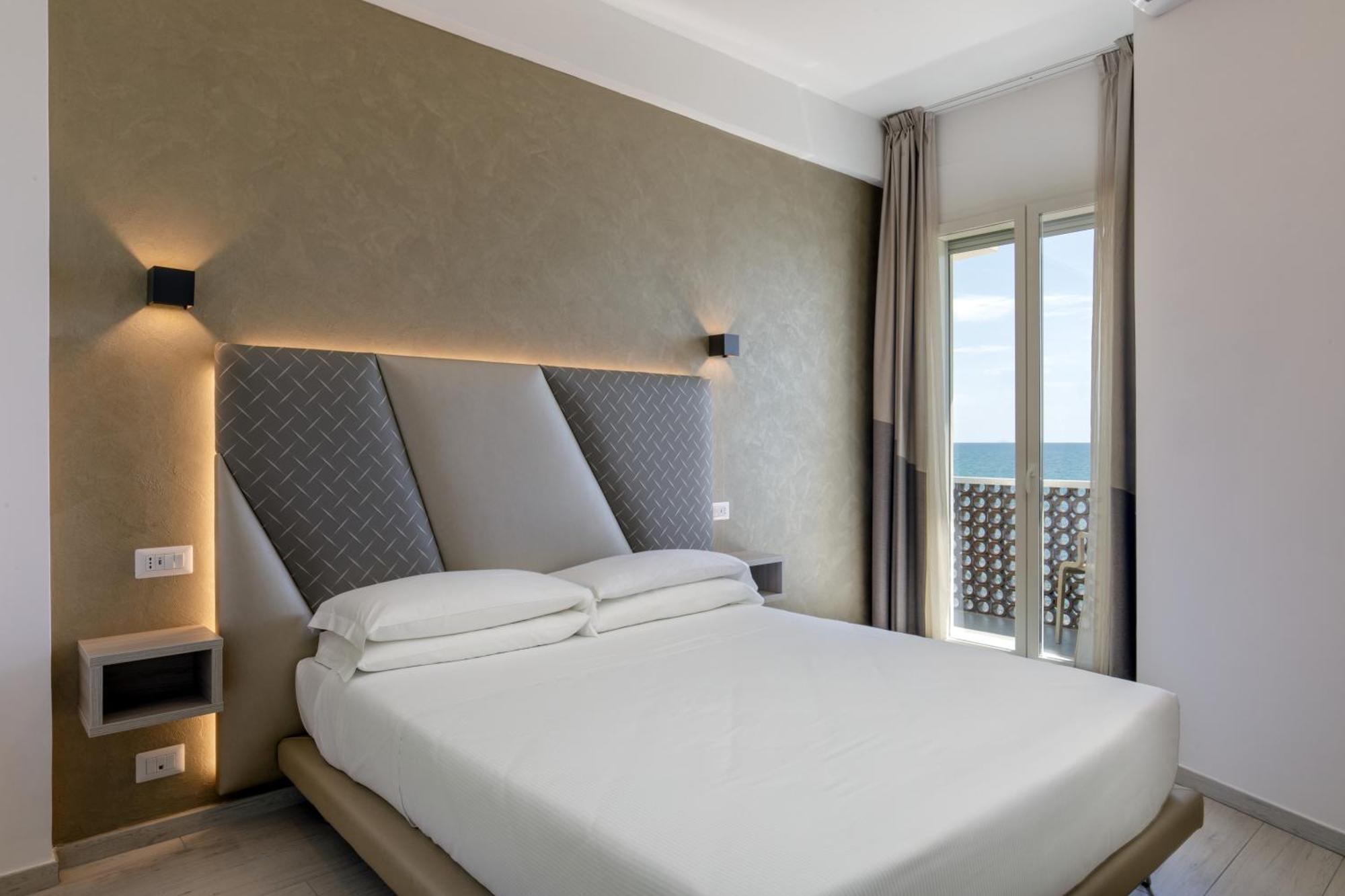 Hotel Tirreno Latina Exterior photo