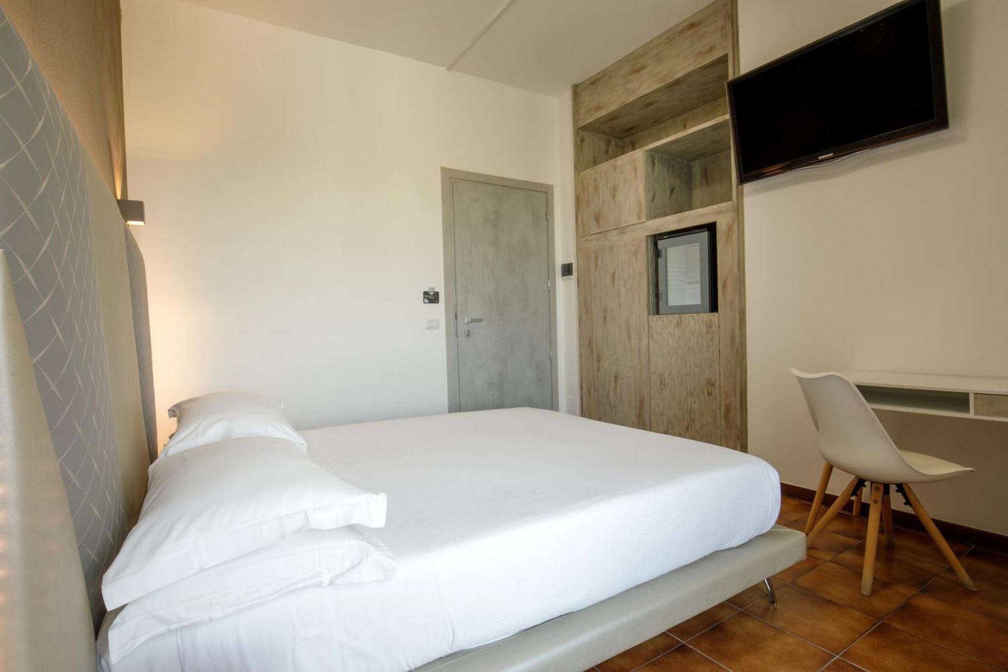 Hotel Tirreno Latina Exterior photo