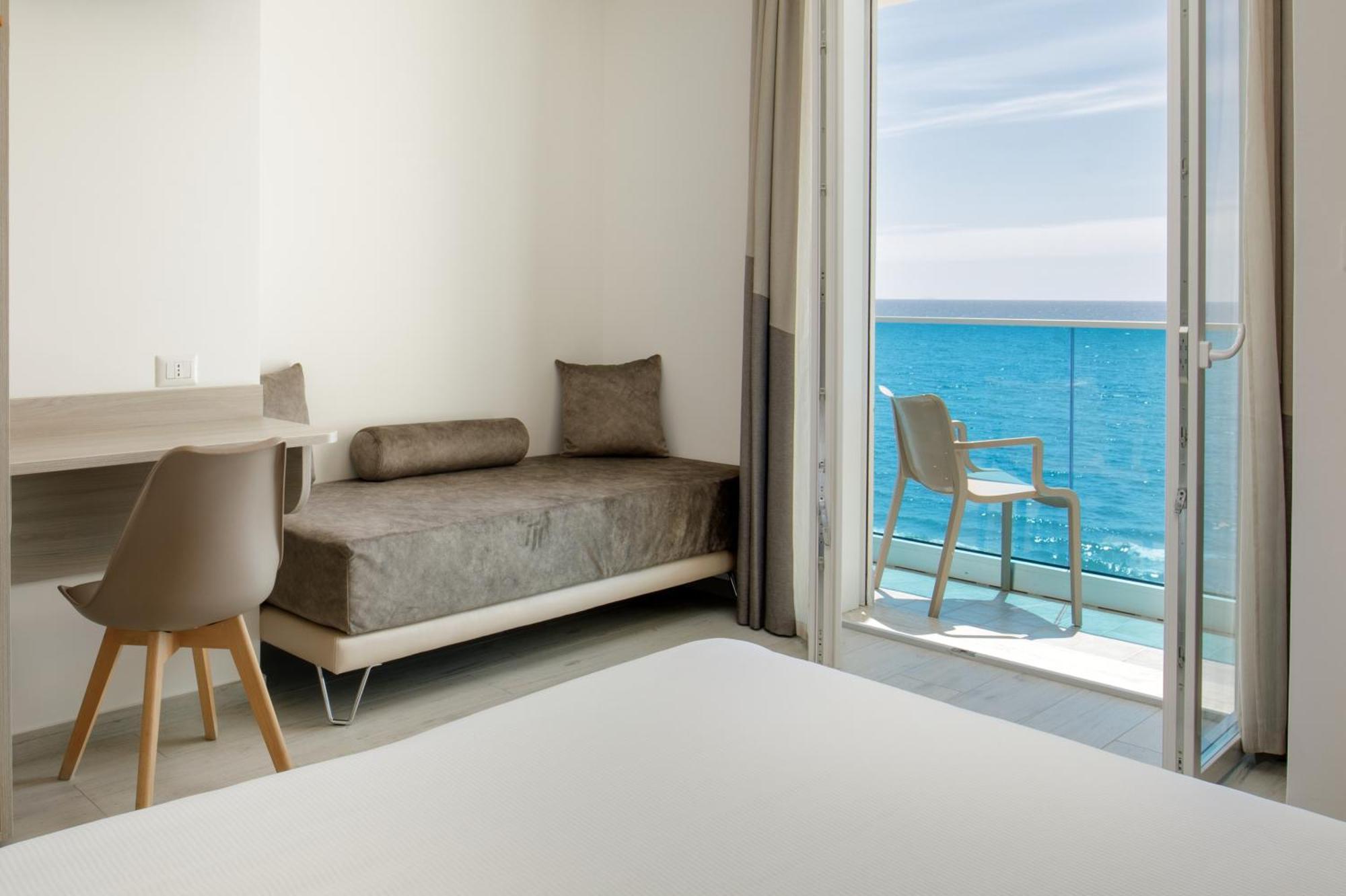 Hotel Tirreno Latina Exterior photo