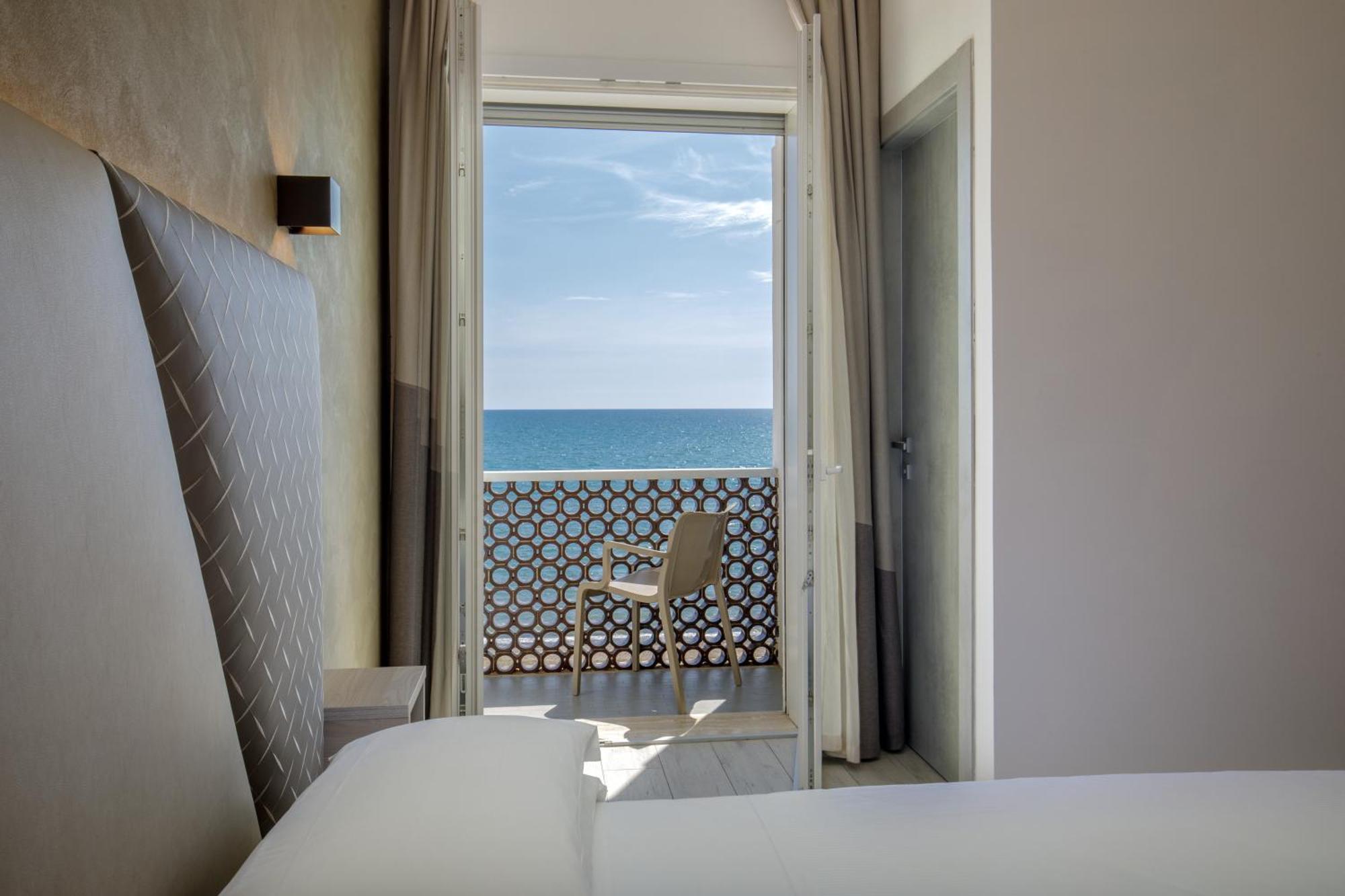 Hotel Tirreno Latina Exterior photo